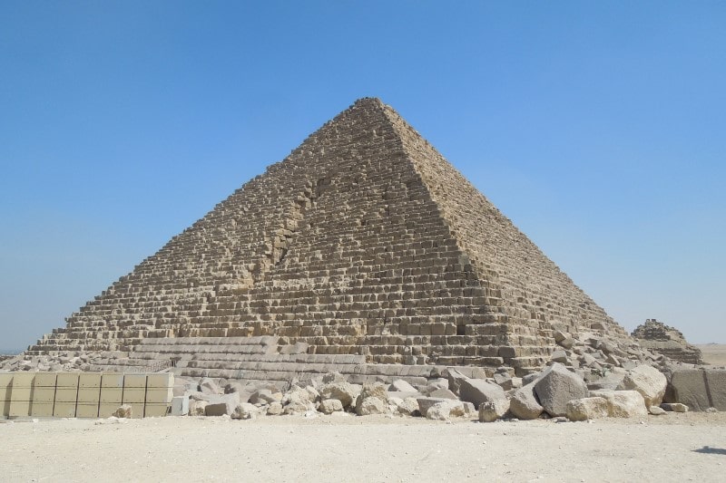 ライムストーンで造られたピラミッド